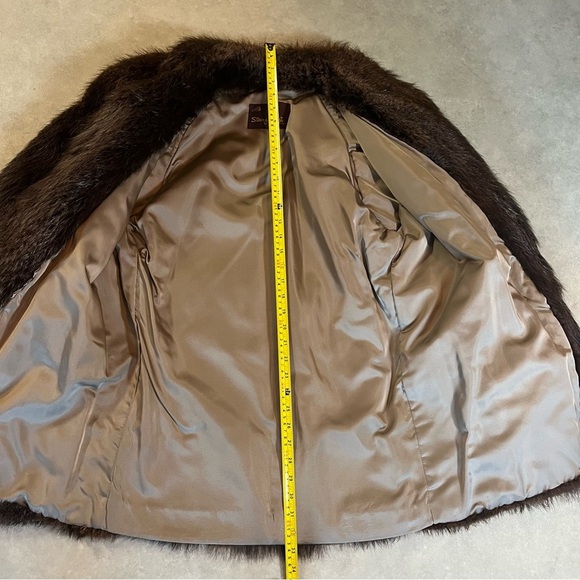 Beaver Fur Coat. SIZE Small to Medium or 6-8. Warm. Steen & Wright Furriers. - Picture 9 of 15